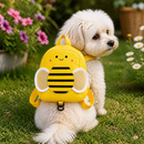 Cachorro usando a Mochila Abelhinha ZumZum Pet