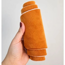 Detalhe do tecido plush do Pão Caseiro PãoZito Pet