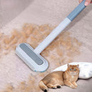 Removendo pelos de gato do sofá com a Escova Multifuncional 4 em 1