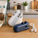 Mini Máquina Seladora Recarregável VedaTudo™ - Conserve Ração, Petiscos ou Qualquer Alimento da Sua Casa 🐾🏠